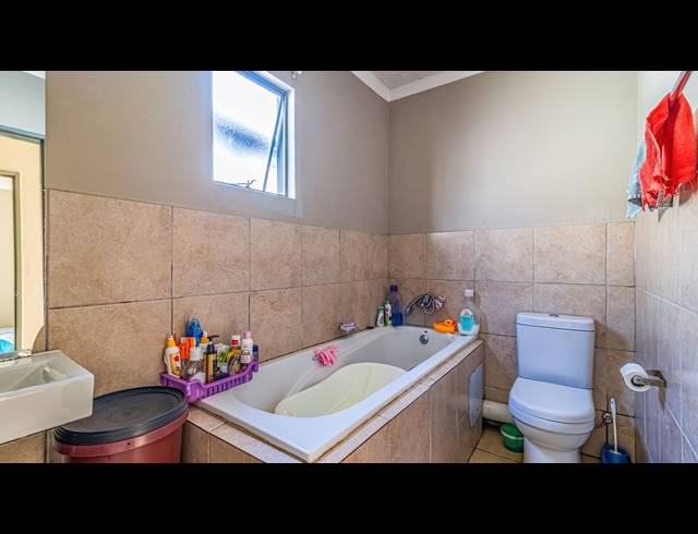 2 BEDROOM HOUSE FOR SALE IN SOUTH HILLS